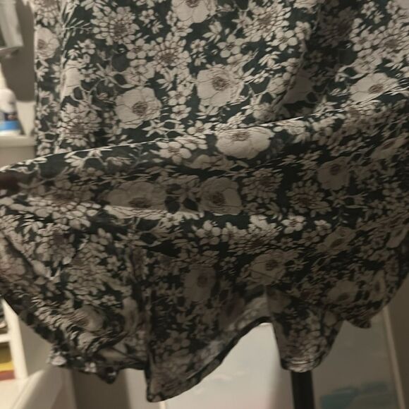 Cabi Medium blouse   Style 3765    F - Picture 8 of 8